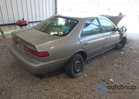 1998 Toyota Camry Le z USA, uszkodzony, nr VIN 4T1BG22K7WU314904